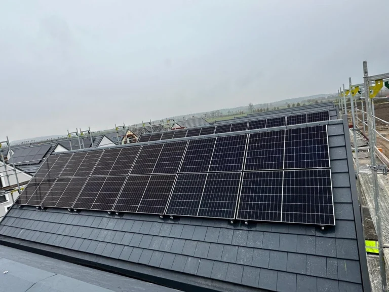 Photovoltaikanlage mit 18 kW auf dem Dach eines Neubaus in Regensburg